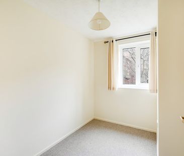 2 Bed Flat - Photo 2