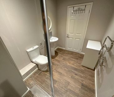 4 bedroom flat to rent - Photo 4