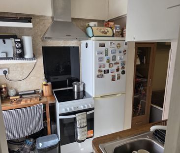 Studio Flat, Sheldrick Close, SW19 - Photo 4
