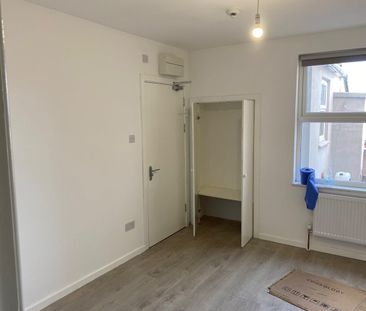 Studio Flat, Station Road, HA2 - Photo 2