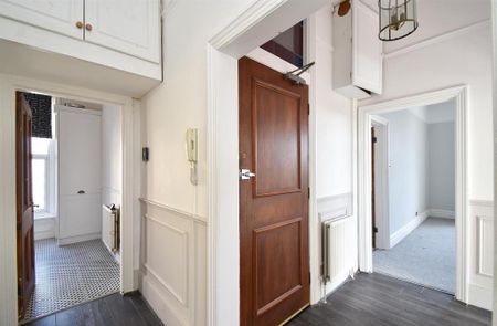 3 bedroom flat to rent - Photo 2