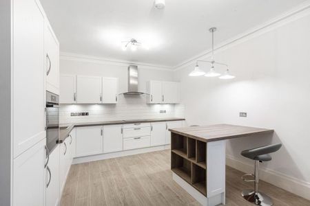 4 bedroom flat to rent - Photo 3