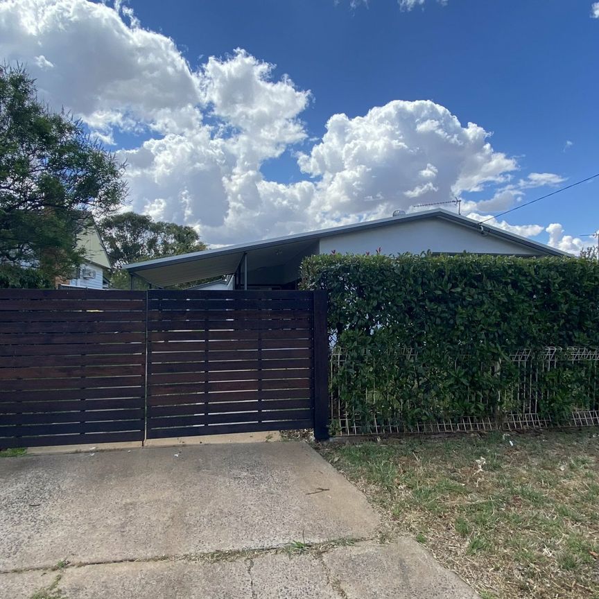 Charming Country Living in Dubbo – 3 Bedroom Home for Rent - Photo 1