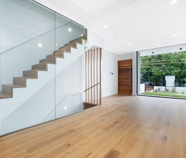 Stylish & Luxurious Tri-Level Townhouse - Photo 2