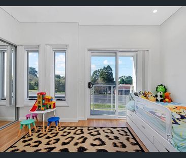 Spacious Townhouse | Convenient Location - Photo 4