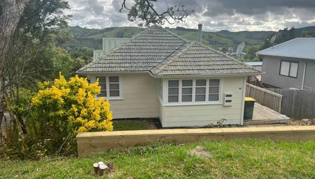 3 Bedrooms - Photo 2