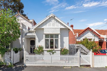 Spacious White Picket Fence - Photo 3