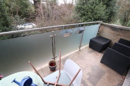 Sawyers Hall Lane - Brentwood, Property for rent - Photo 2