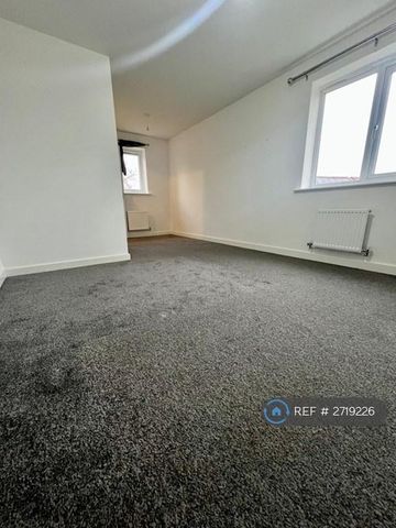 3 bedroom detached house to rent - Photo 3