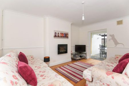 4 bedroom semi-detached house to rent - Photo 3