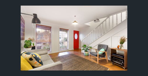 Modern Terrace Elegance in a Peaceful Fitzroy North Cul-de-Sac - Photo 1