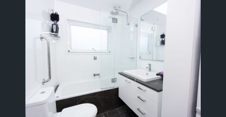 Elegant Home in Mosman Village - Photo 4