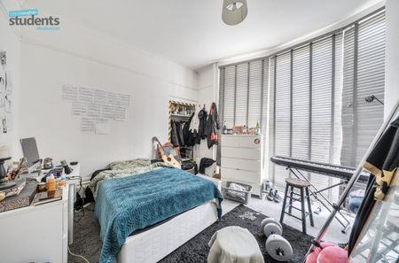 6 bedroom terraced house to rent - Photo 4