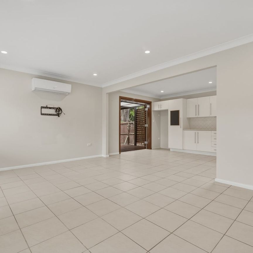 Peaceful family home backing onto reserve - Photo 1