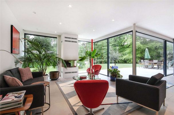 An impressive detached family home situated within an AONB and Green Belt. - Photo 1