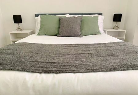 1 bedroom serviced apartment to rent - Photo 2