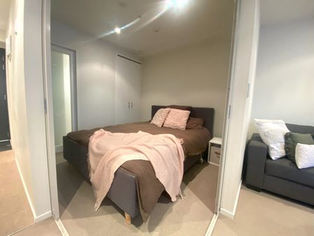 1-bedroom apartment in the sought after Soho complex. - Photo 2