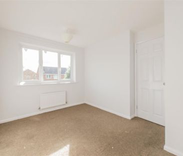 3 bed House - Semi-Detached To Let - Photo 3