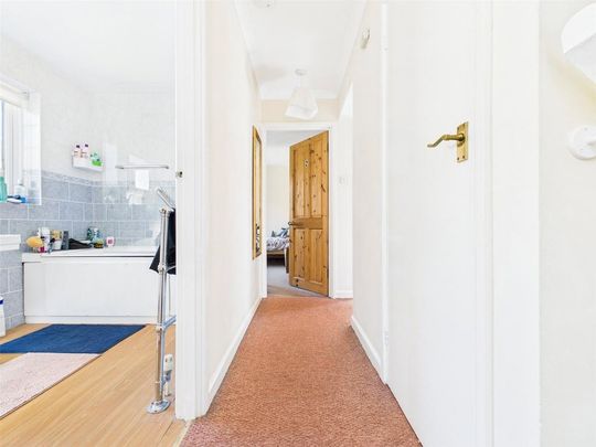 4 bedroom semi-detached house to rent - Photo 1