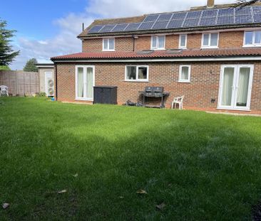 1 bedroom in a house share to rent - Photo 4