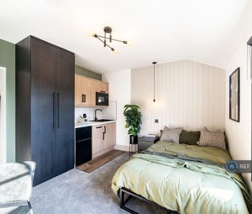 1 bedroom in a house share to rent - Photo 4