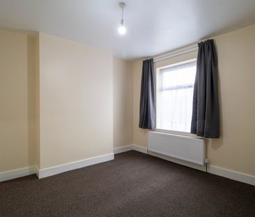 1 Bed Flat, Hickling Road, IG1 - Photo 4