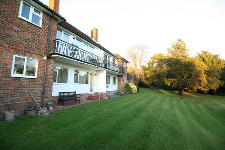 2 bedroom maisonette to rent - Photo 3