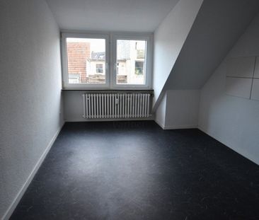 Sportliche Mieter für die 4. Etage gesucht! Gut geschnittene DG-Woh... - Foto 1