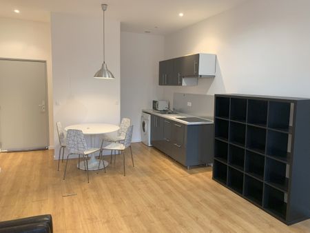 Location Appartement 2 pièces 38m² MARSEILLE 5ème - Photo 4