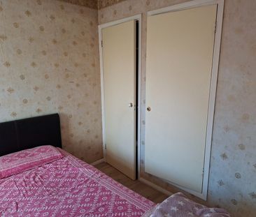 3 Bed Semi-Detached House, Alwins Court, BS30 - Photo 3