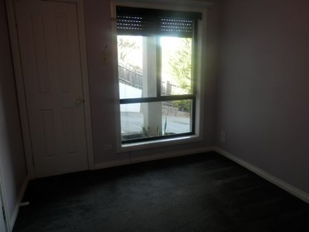 Modern Comfort in a Prime Glenroy Location! - Photo 4