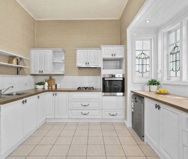 Heritage Home - Photo 3