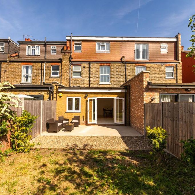 4 bedroom terraced house to rent - Photo 1