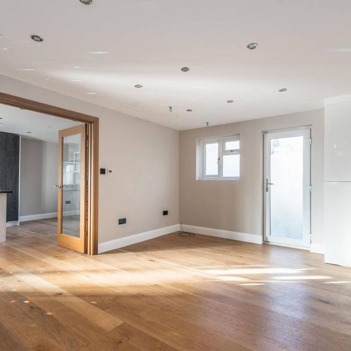 4 bedroom terraced house to rent - Photo 1