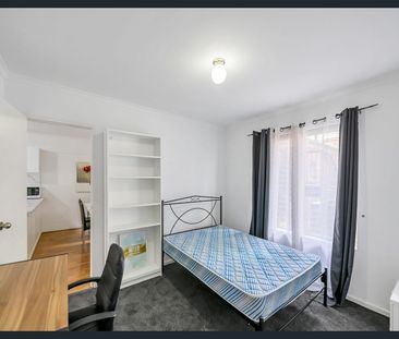 Fully Furnished Stylish Apartment in Heart of CBD - Photo 6