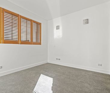 AMAZING 1 BEDROOM UNIT + PARKING IN THE HEART OF MOSMAN - Photo 3