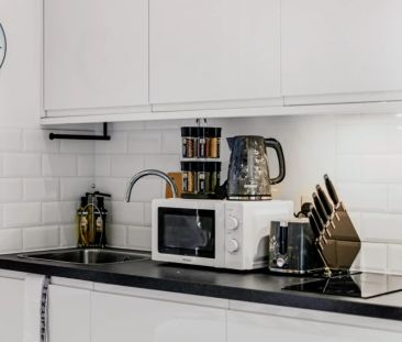 Charming Petite Studio in London with Kitchenette - Photo 5