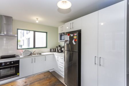 Student accommodation 5 x bedrooms fully furnished - Photo 2