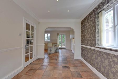 4 bedroom detached house to rent - Photo 4