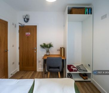 1 bedroom in a house share to rent - Photo 3