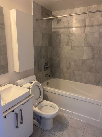 For Lease - 12 York Street Unit# 3008, Toronto, Ontario - Photo 4