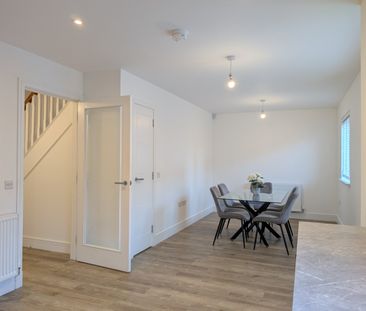 4 bedroom detached house to rent - Photo 3