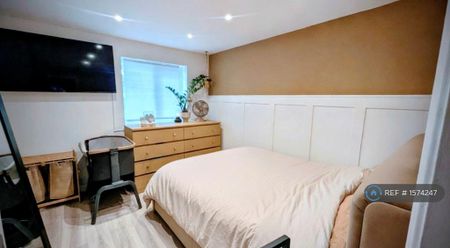 2 bedroom semi-detached house to rent - Photo 3