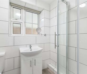 A newly updated one bedroom ground floor maisonette with garden spa... - Photo 1
