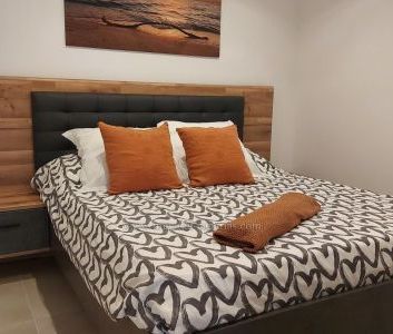 Beautiful recently renovated two-bedroom apartment in a complex wit... - Photo 1