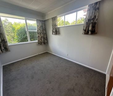 Sunny 3BR Family Home in Raumati South - Photo 6