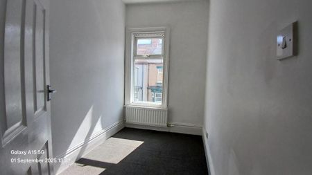 3 bedroom terraced house to rent - Photo 3