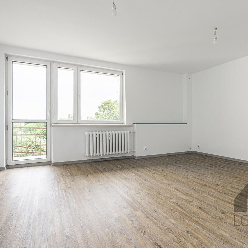 Trzypokojowe mieszkanie z balkonem na osiedlu Stałym w Jaworznie do wynajęcia | Spacer 3D - Zdjęcie 1