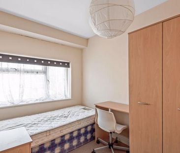 6 bedroom semi-detached house to rent - Photo 4