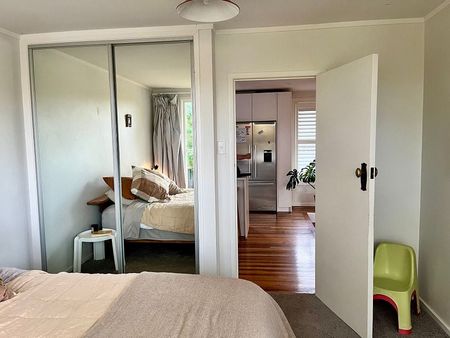 3BR Mangere Bridge Home in golden triangle - Photo 4